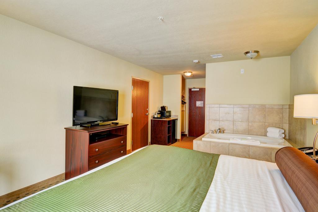 Cobblestone Hotel & Suites - Punxsutawney Exterior foto