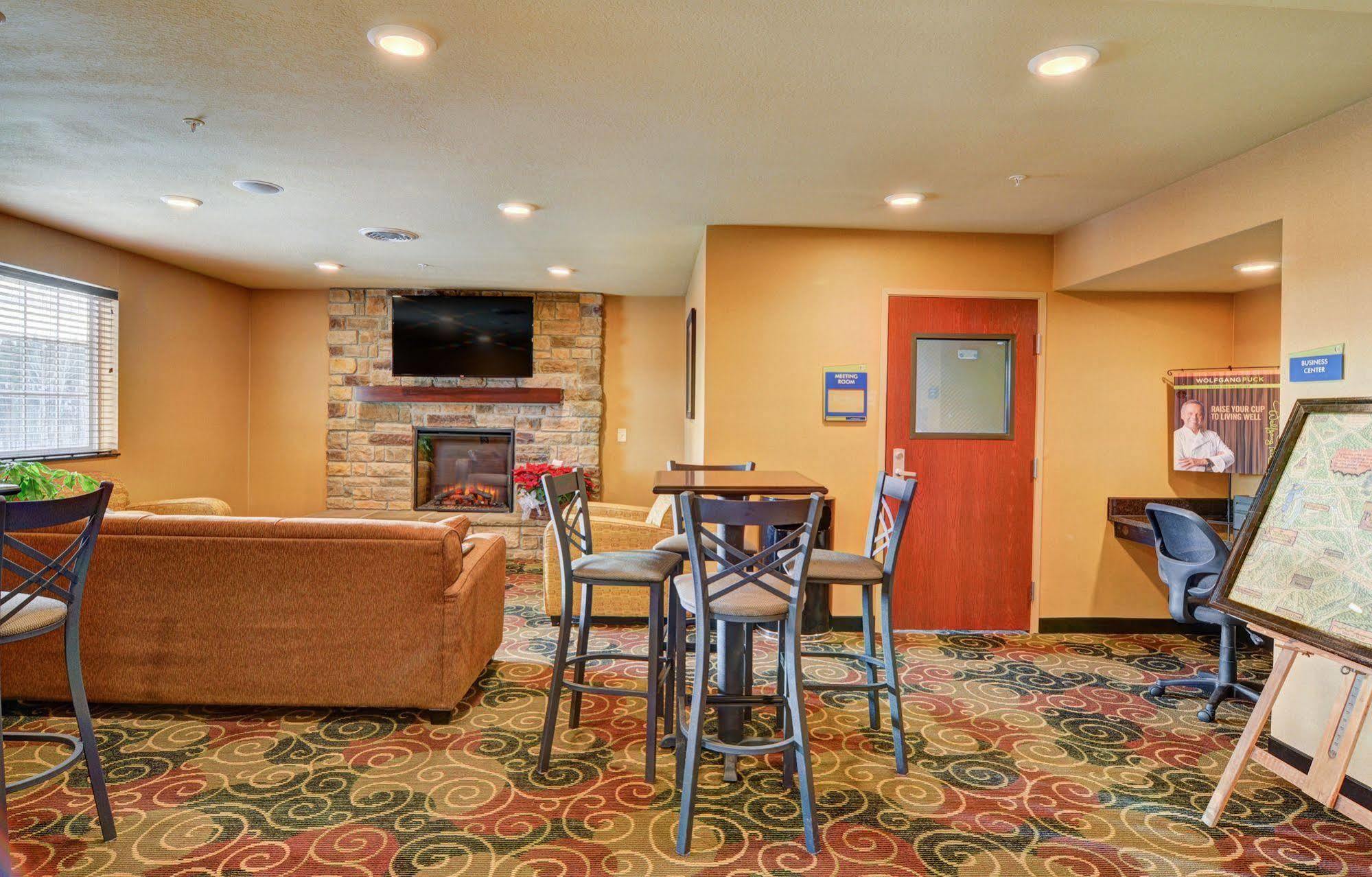 Cobblestone Hotel & Suites - Punxsutawney Exterior foto