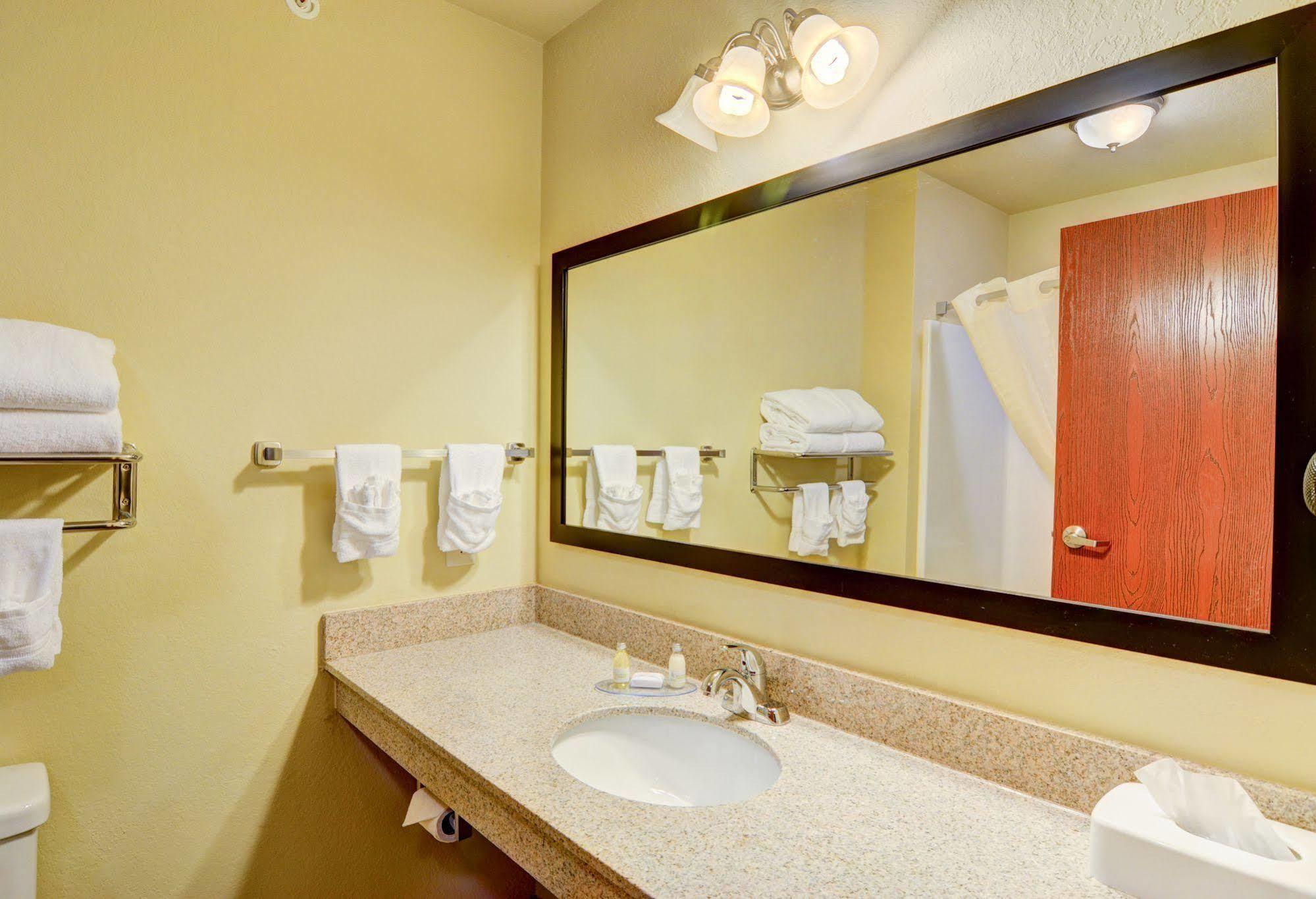 Cobblestone Hotel & Suites - Punxsutawney Exterior foto