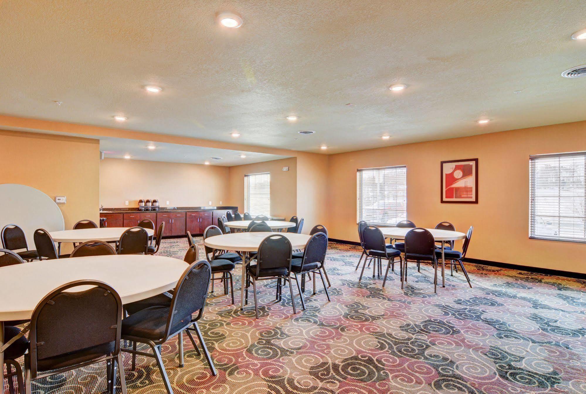 Cobblestone Hotel & Suites - Punxsutawney Exterior foto